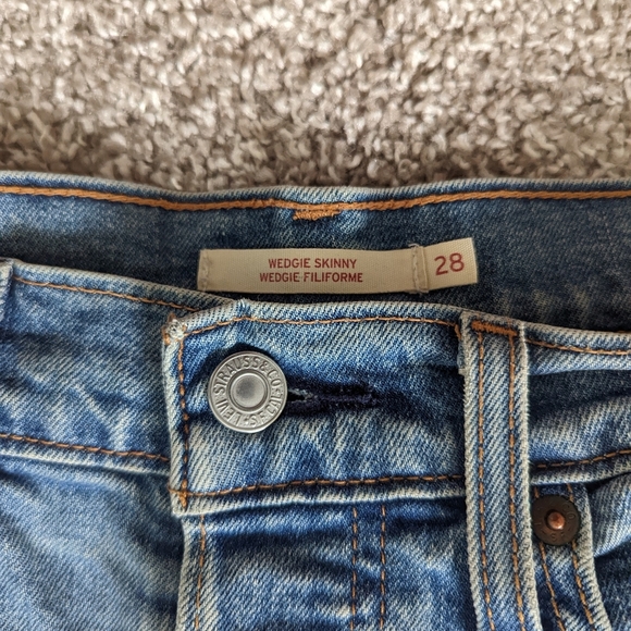 Levi Wedgie Skinny Jeans - Picture 4 of 7